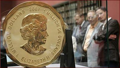 Stokilová zlatá mince v Praze